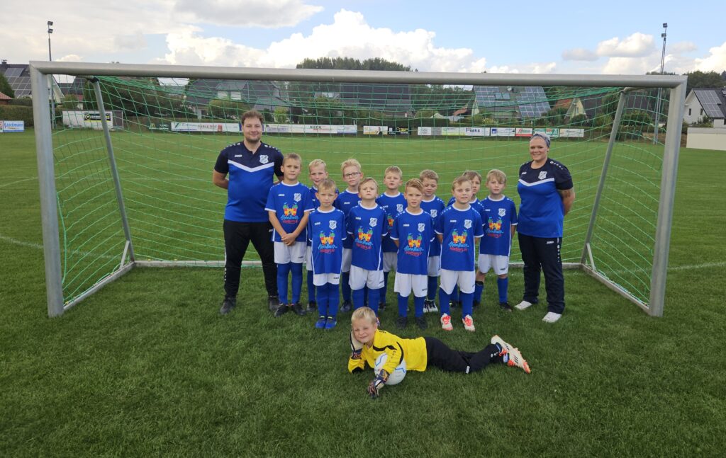 Gruppenfoto FJugend Trainer und Kids