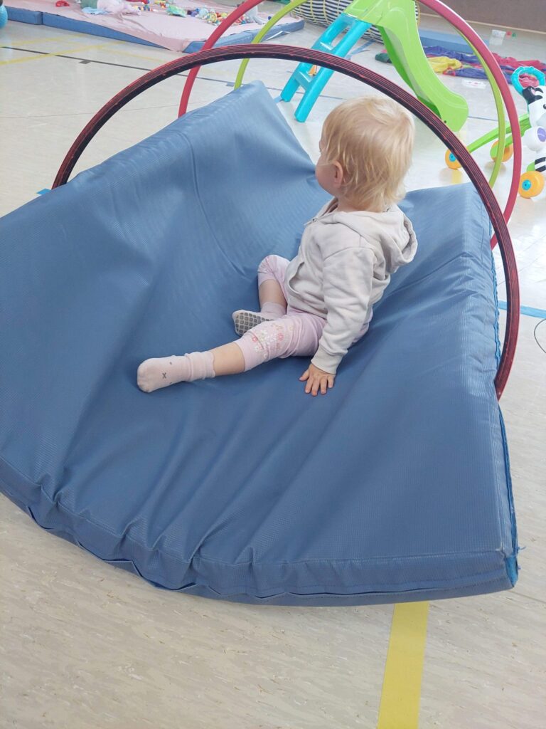 Spielbereich beim Turnen&Krabbeln; Mattenschaukel